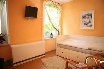 Gestuet Lindenhof ゲストハウス テンプリーン